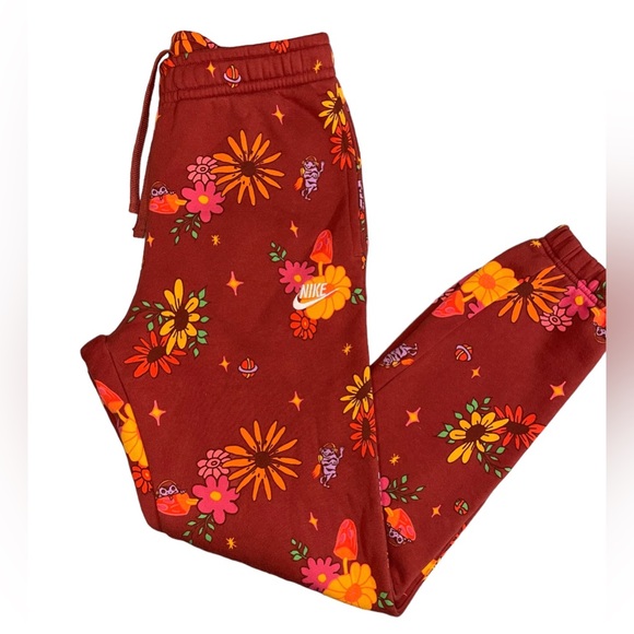 Nike Sportswear Mens Sweatpants Deep Clay Space Floral Pattern DQ3510-670 - Picture 1 of 5